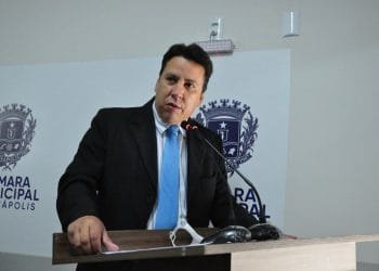 Vereador Hélio Araújo solicita retorno das cirurgias eletivas na cidade e audiência com o governo estadual