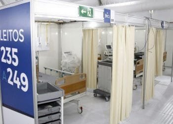 Covid-19: mortes recuam mais de 30% e atingem menor média no ano