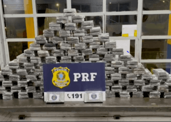 Pai é preso e filho menor é apreendido em flagrante transportando carga milionária de droga