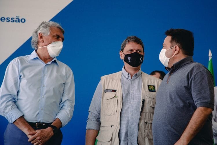 Em Anápolis, Caiado participa da assinatura de contrato para concessão das BRs-153, 080 e 414, com investimento de R$ 14 bilhões por parte do consórcio Eco153