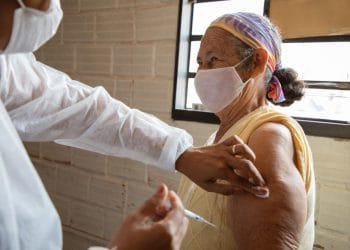 Anápolis inicia reforço para pessoas a partir de 60 anos e profissionais de saúde que receberam segunda dose até 31 de março