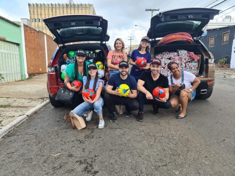 Portal Anápolis distribui centenas de brinquedos no dia das crianças