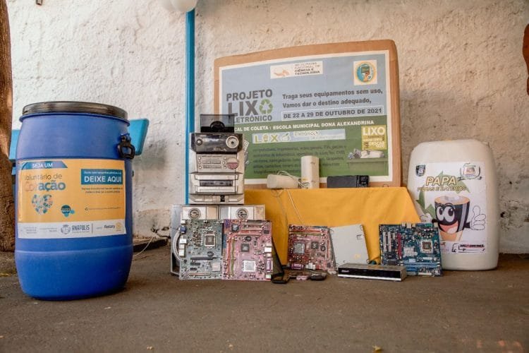 Estudantes da rede municipal aprendem sobre o descarte de lixo eletrônico