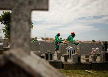Cemitérios passam por melhorias para receber visitantes no Dia de Finados