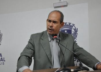 Vereador anapolino cobra Enel atenção aos cabos em desuso e soltos nos postes