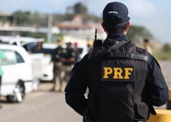 PRF no dia das crianças flagra menores sendo transportados em situação de risco