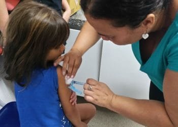 Crianças ainda não possuem vacina aprovada contra Covid-19, no Brasil