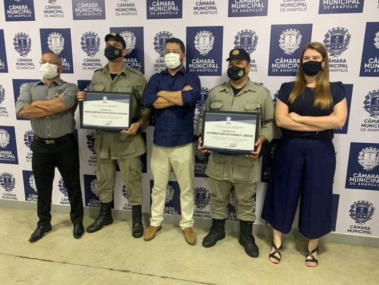 Sargento e soldado são homenageados na Câmara após salvarem mulher