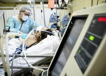 Covid-19: outubro registrou o menor número de óbitos desde abril de 2020, no Brasil