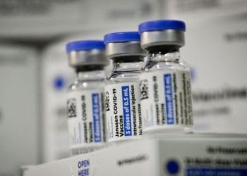 Vacina da Janssen contra a Covid-19 precisa de duas doses; entenda