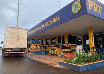 PRF apreende caminhão-baú com mais de 3 toneladas de drogas