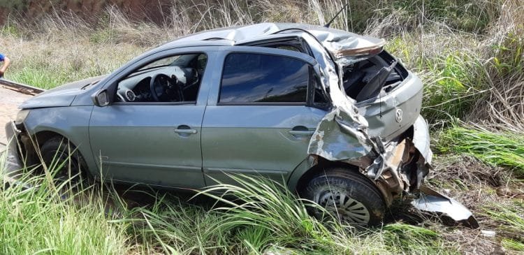 Em Anápolis: Câmeras mostram caminhão colidindo em dois veículos e fugindo do local