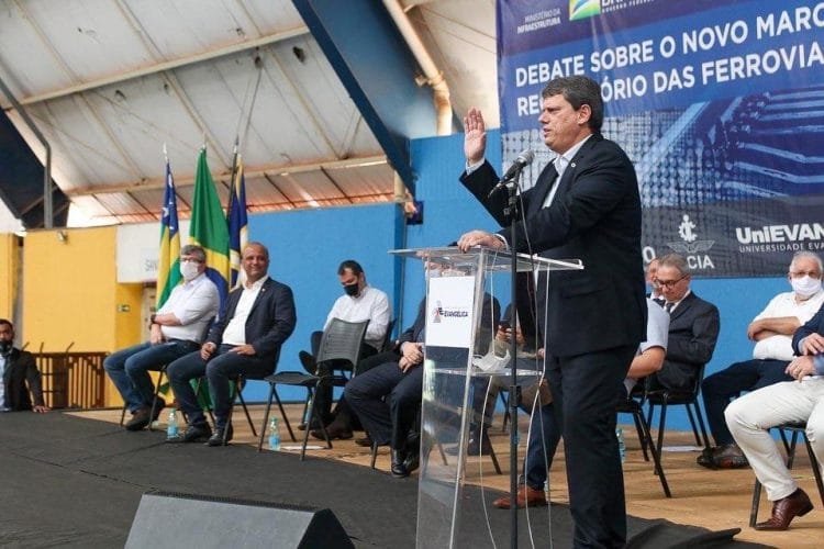 Deputado Vitor Hugo e o Ministro Tarcísio de Freitas participaram de Audiência Pública para discutir “Novo Marco Regulatório das Ferrovias”