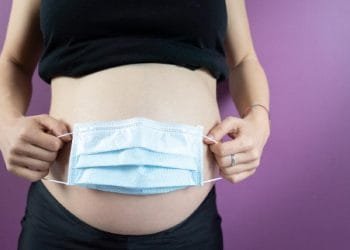 Projeto de lei prevê a antecipação do salário-maternidade para grávidas em home office, durante a pandemia