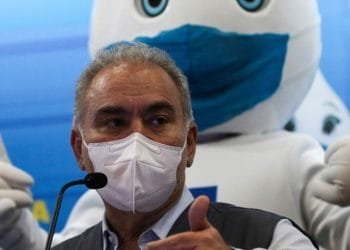 Saúde garante mais 100 milhões de vacinas contra a Covid-19