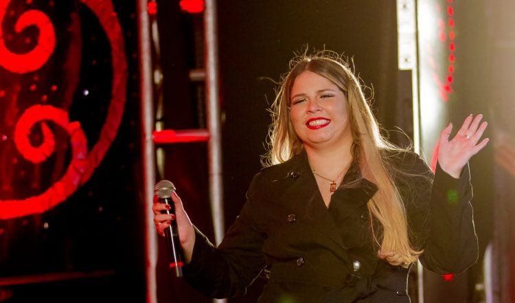 Marília Mendonça: fãs, amigos e familiares se despedem e fazem homenagens à cantora