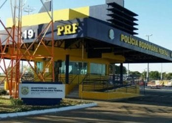 PRF prende passageiro de ônibus transportando pasta base de cocaína na BR 153