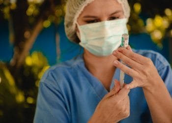 Ministério da Saúde anuncia dose de reforço contra Covid-19 para maiores de 18 anos