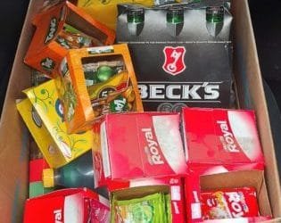 Policia Civil e vigilância sanitária apreendem produtos em comércio onde bancária foi vítima de racismo