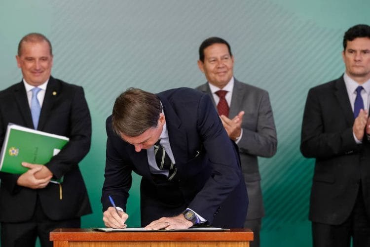 Bolsonaro sanciona lei que cria Programa de Estímulo ao Crédito para pequenas empresas