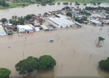 Já são 20 mortos e 31 mil desabrigados pelas fortes chuvas na Bahia
