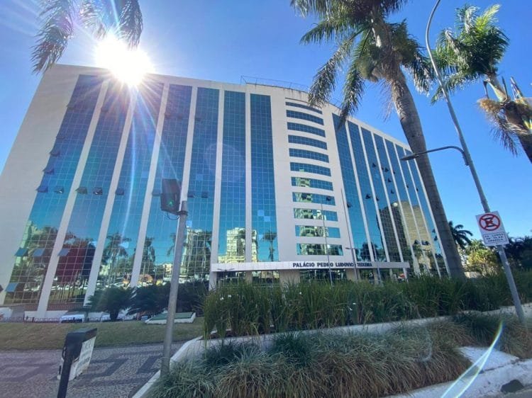 Governo quer alterar forma de repasse do décimo terceiro salário dos servidores