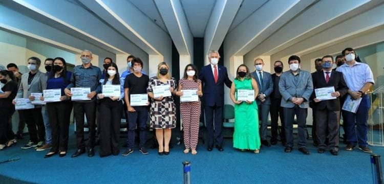 Governador anuncia progressão para servidores da UEG e repassa R$ 4,8 milhões