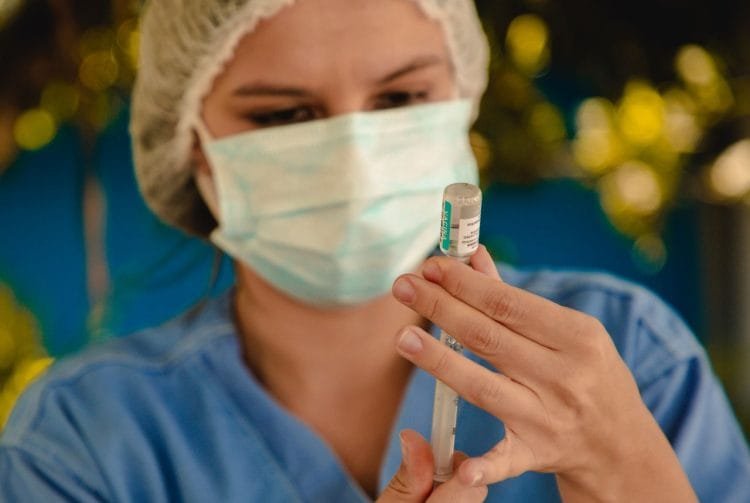 Anápolis antecipa de cinco para quatro meses a aplicação da dose de reforço