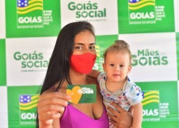 Governador entrega cartões do Programa Mães de Goiás em Anápolis, nesta segunda