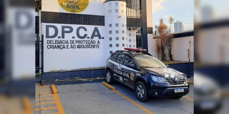 Em Goiânia, mulher é presa por abandonar filho na rua