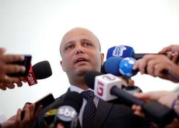 ”Não existe essa possibilidade”diz Vitor Hugo sobre ser vice de Mendanha