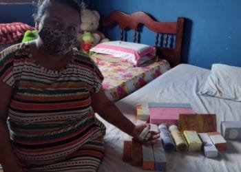 Mãe consegue alimentos após post na web pedindo comida em troca de produtos de beleza