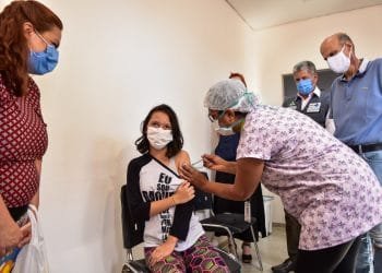 Brasil começa a vacinar crianças de 5 a 11 anos contra Covid-19