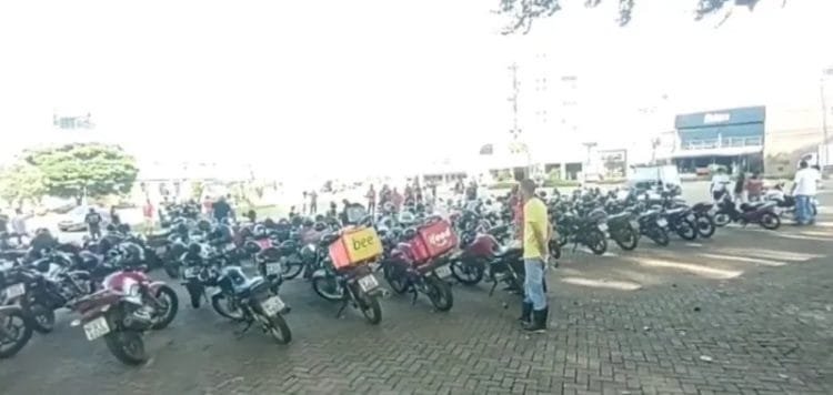 Motociclistas fazem protesto cobrando justiça pela morte de entregador, em Anápolis