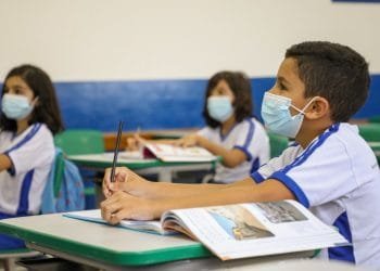 Escolas da rede municipal voltam 100% presenciais na próxima segunda
