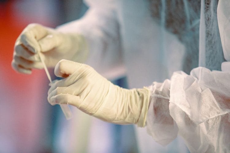 Preços de testes de Covid tem variação de até 217% em farmácias e laboratórios de Anápolis