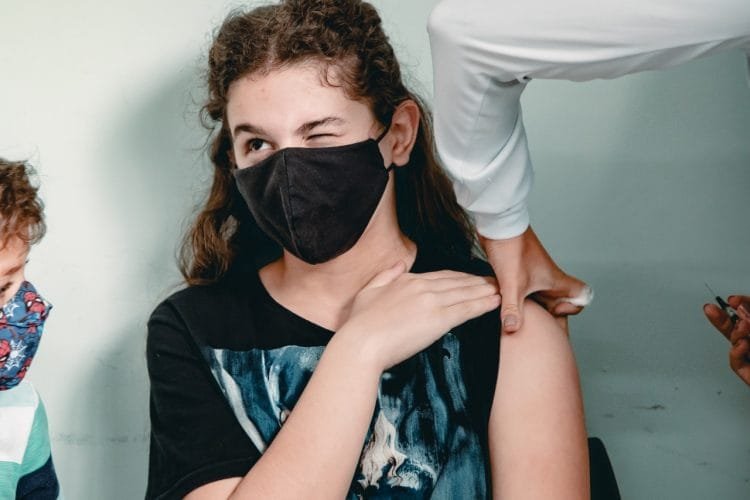 Covid-19: Crianças de 6 a 11 anos recebem primeiras doses de CoronaVac em Anápolis