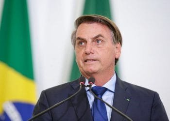 Pesquisa aponta Bolsonaro na frente de Lula no primeiro turno