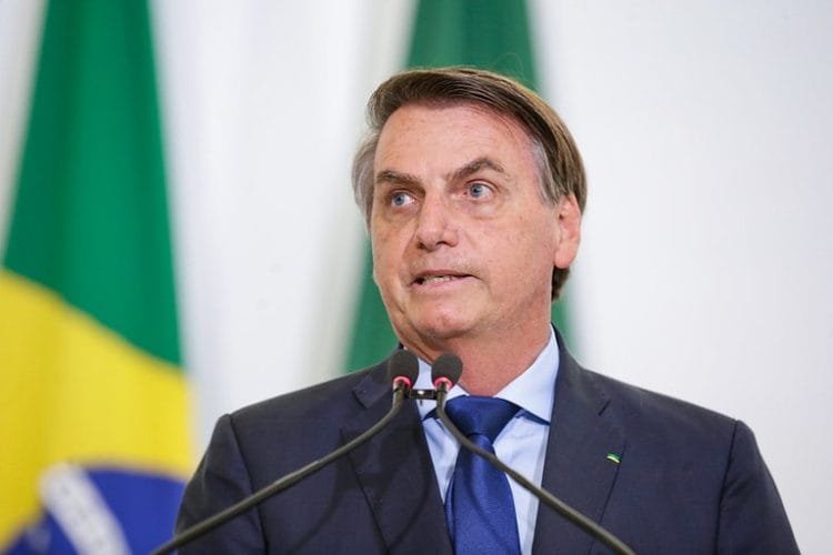 Pesquisa aponta Bolsonaro na frente de Lula no primeiro turno