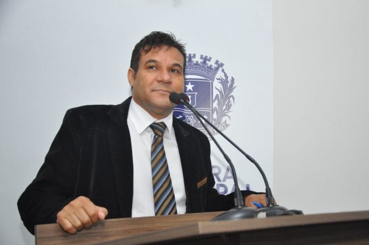 Com apoio de 16 vereadores, Domingos Paula é eleito novo presidente da Câmara de Anápolis