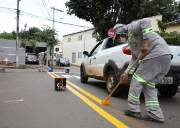 Prefeitura reforça sinalização viária em ruas e avenidas em várias regiões da cidade