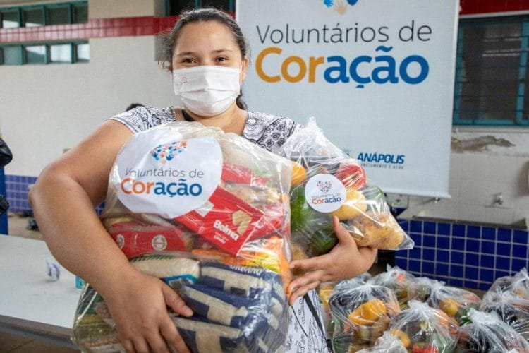 Moradores da região leste são beneficiados com ação realizada pelo programa Voluntários do Coração