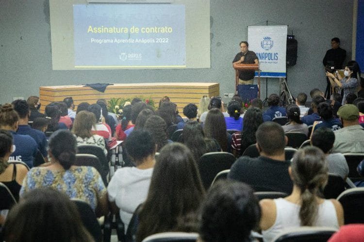 Primeiro emprego: nova turma do Aprendiz Anápolis é contratada pela Prefeitura