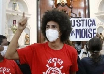 Militantes liderados por vereador do PT invadem missa em Curitiba