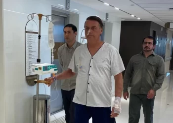 Médicos relatam motivo de nova internação de Jair Bolsonaro
