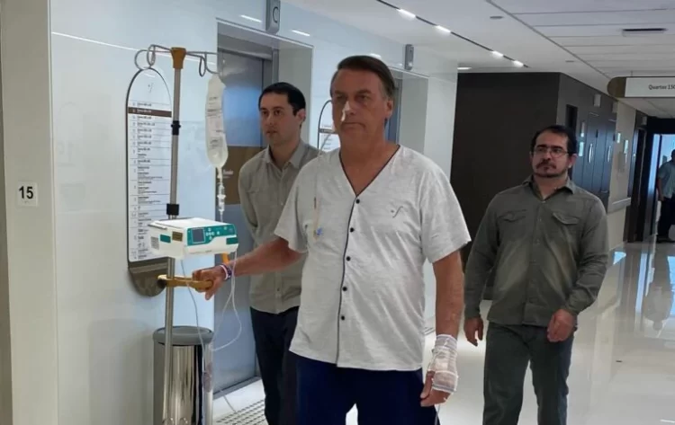 Médicos relatam motivo de nova internação de Jair Bolsonaro