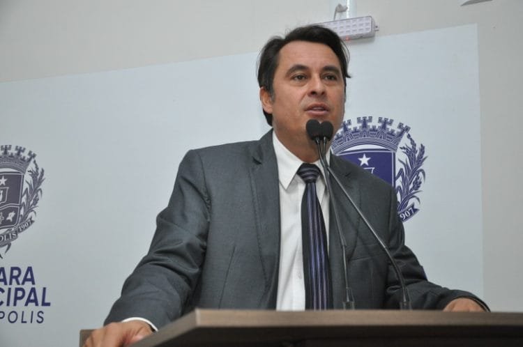 Em Câmara Municipal, vereador afirma que Saneago desconsidera Souzania para realização de serviços