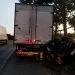 Veículo bate em caminhão quebrado na BR-153 e mata motorista