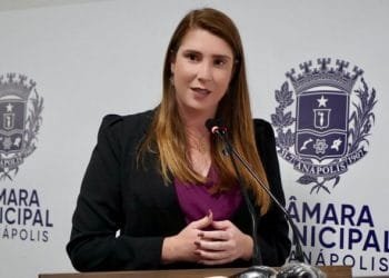 Vereadora Andreia Rezende realiza ação em centro de Anápolis contra a violência doméstica