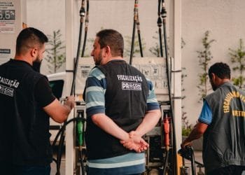 Procon Anápolis e Inmetro realizam fiscalização conjunta em postos de combustíveis